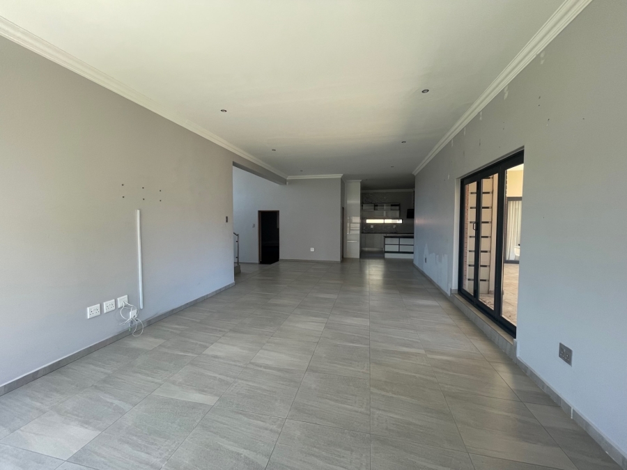 5 Bedroom Property for Sale in Wild Olive Estate Free State